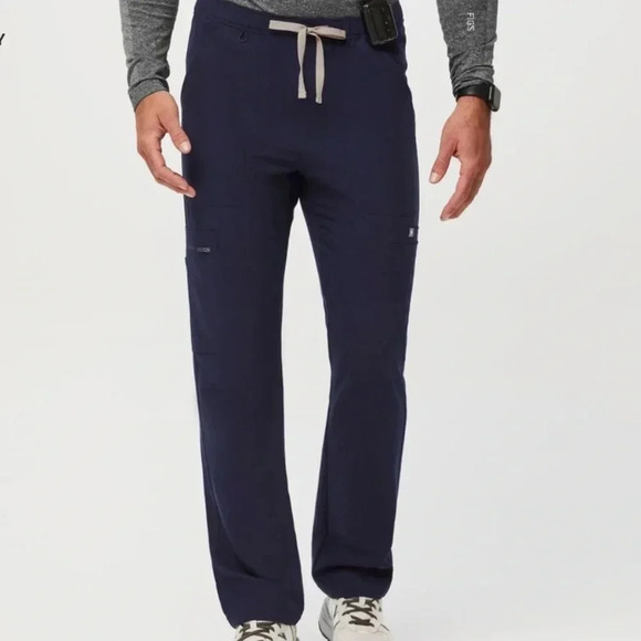 Figs Cairo cargo scrubs men’s size medium/tall. In good condition. Preowned. - Picture 1 of 5